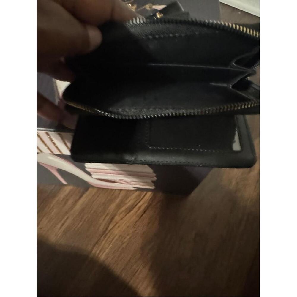 Sleek black leather wallet with - Picture 3 of 4